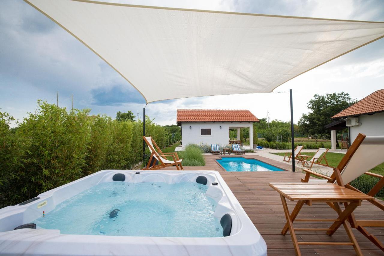 Villa Ena With Pool & Jacuzzi Donji Kasic ภายนอก รูปภาพ
