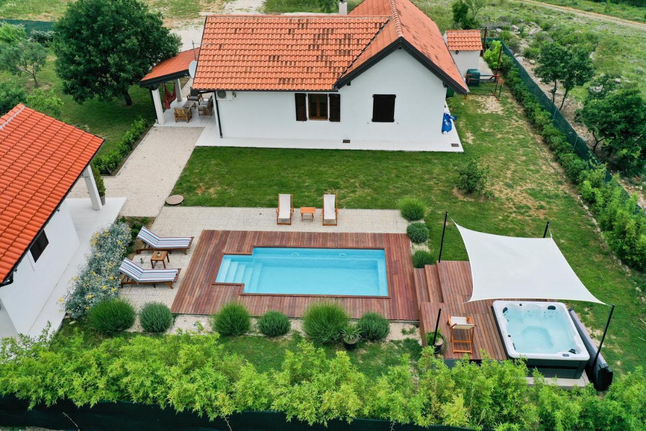 Villa Ena With Pool & Jacuzzi Donji Kasic ภายนอก รูปภาพ